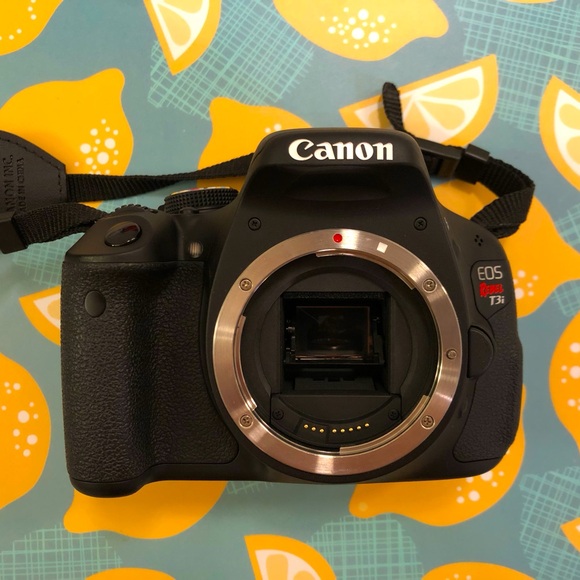 Canon T3i / EOS 600D / Kiss X5 w/ 18-55mm efs & 75-300mm ef - Picture 4 of 13